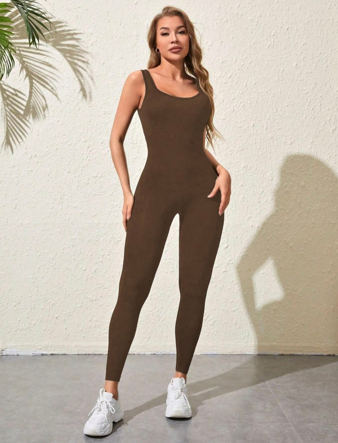 Women’s solid color cut out skinny